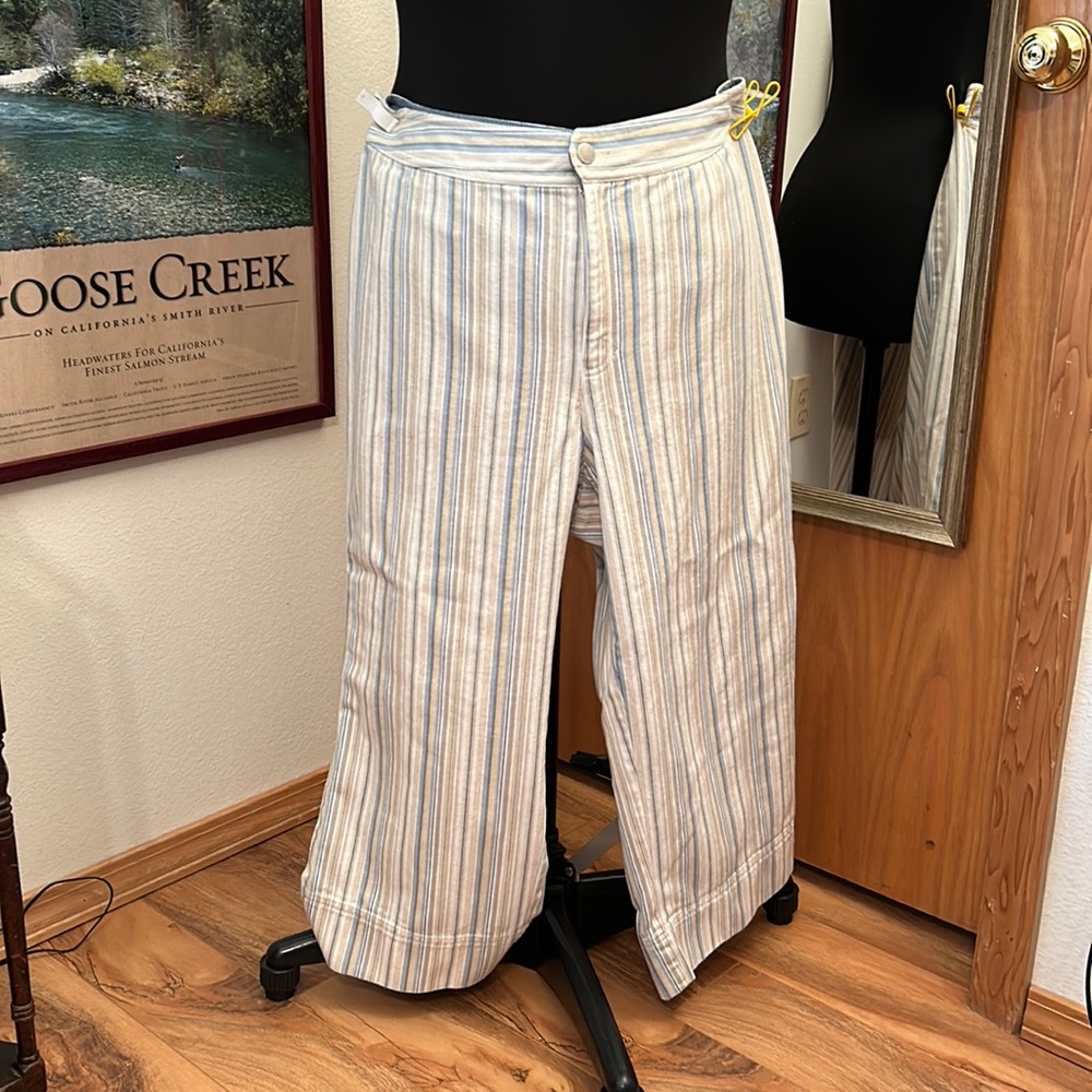 Liz Claiborne Audra cropped pant, stripped, size 16 100% cotton, $20